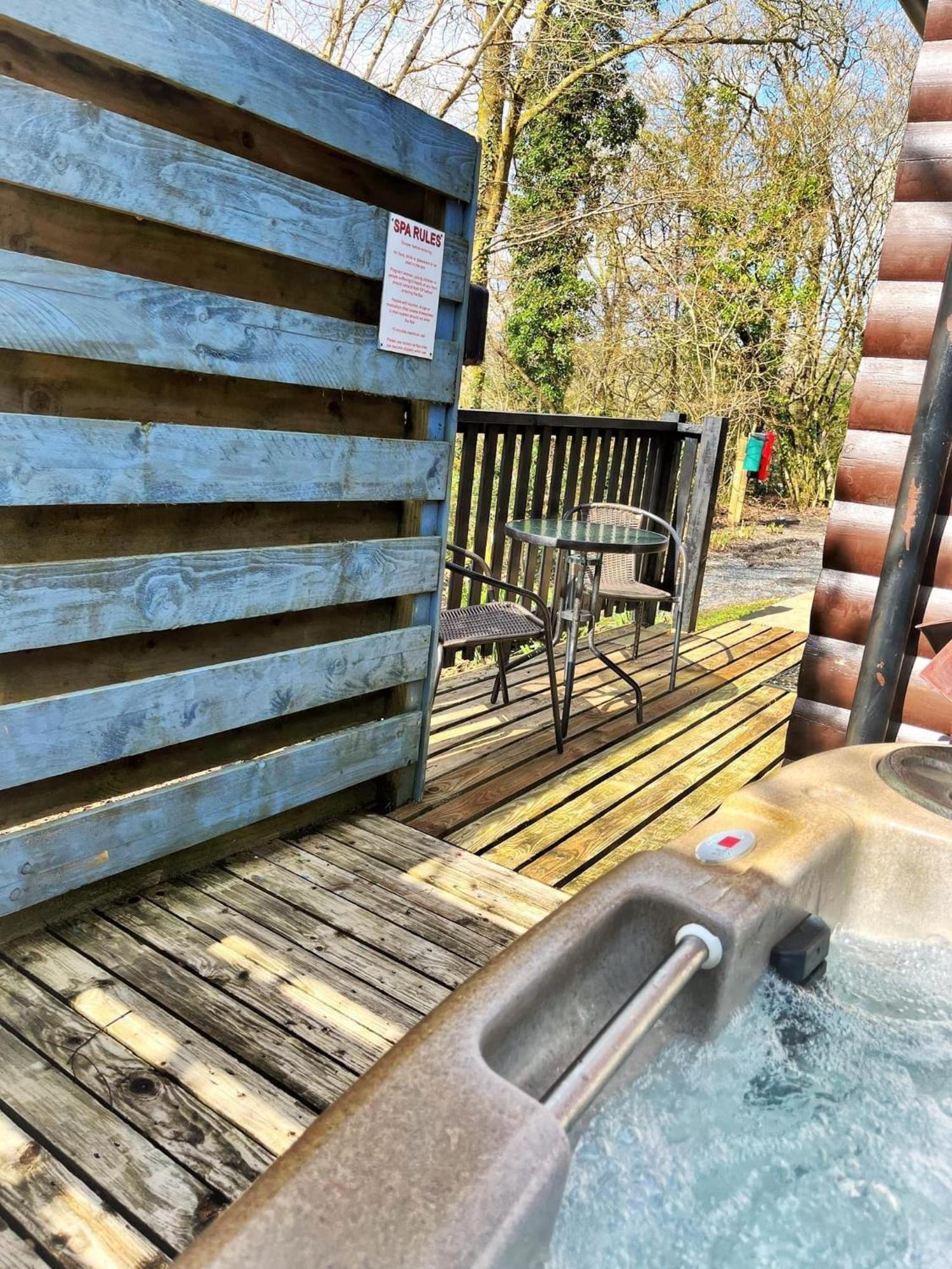 Wren 8-Hot Tub-Woodland Lodges-St Clears-Carmarthen-Tenby Exterior photo